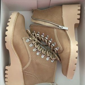 New in box Huey hiker boots size 7